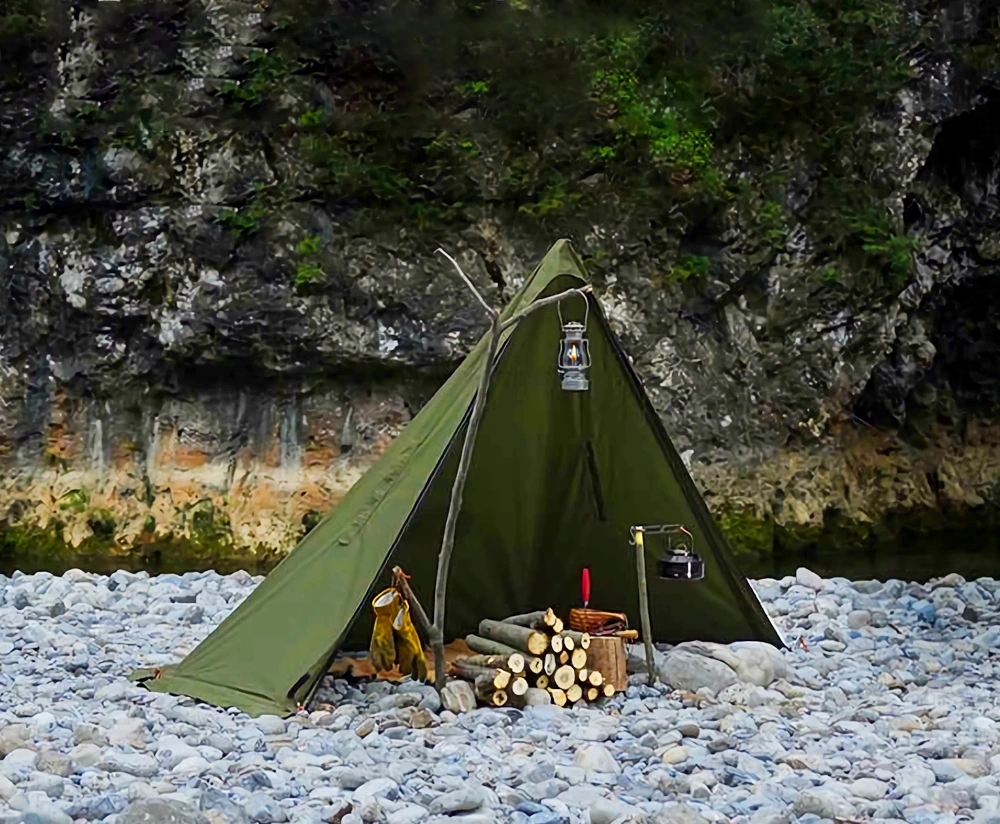 Style ntawm lub tsev pheeb suab camping.